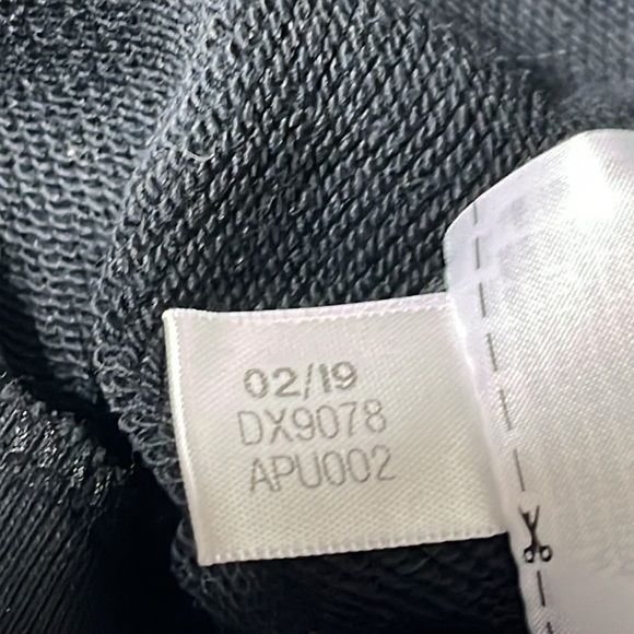 Adidas Manchester United sweatshirt with embroidered details size medium - Picture 10 of 15